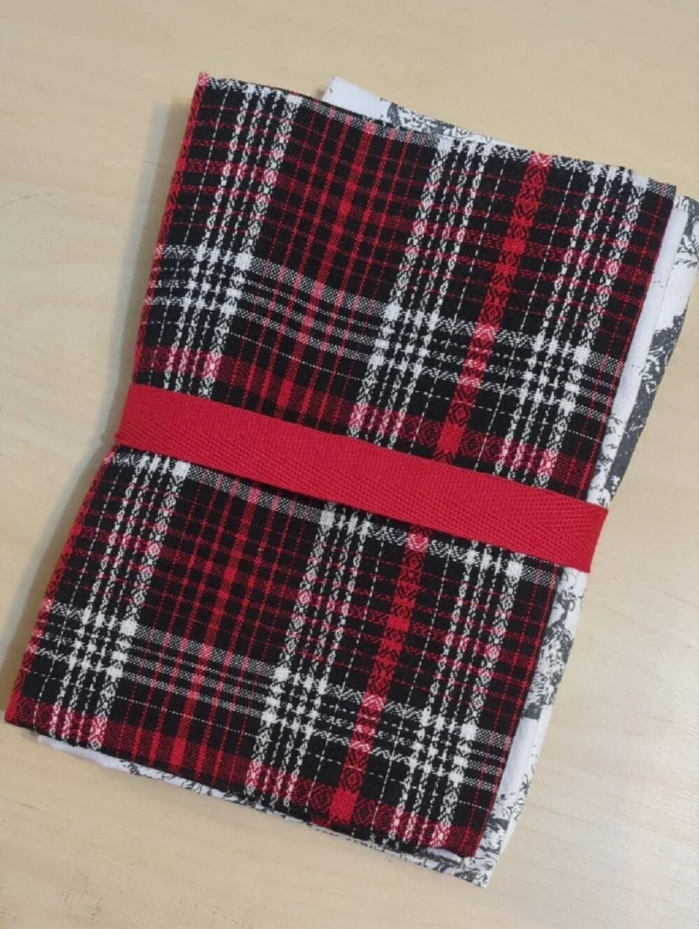 Tag White and Black Wildlife Dish Towels NWT